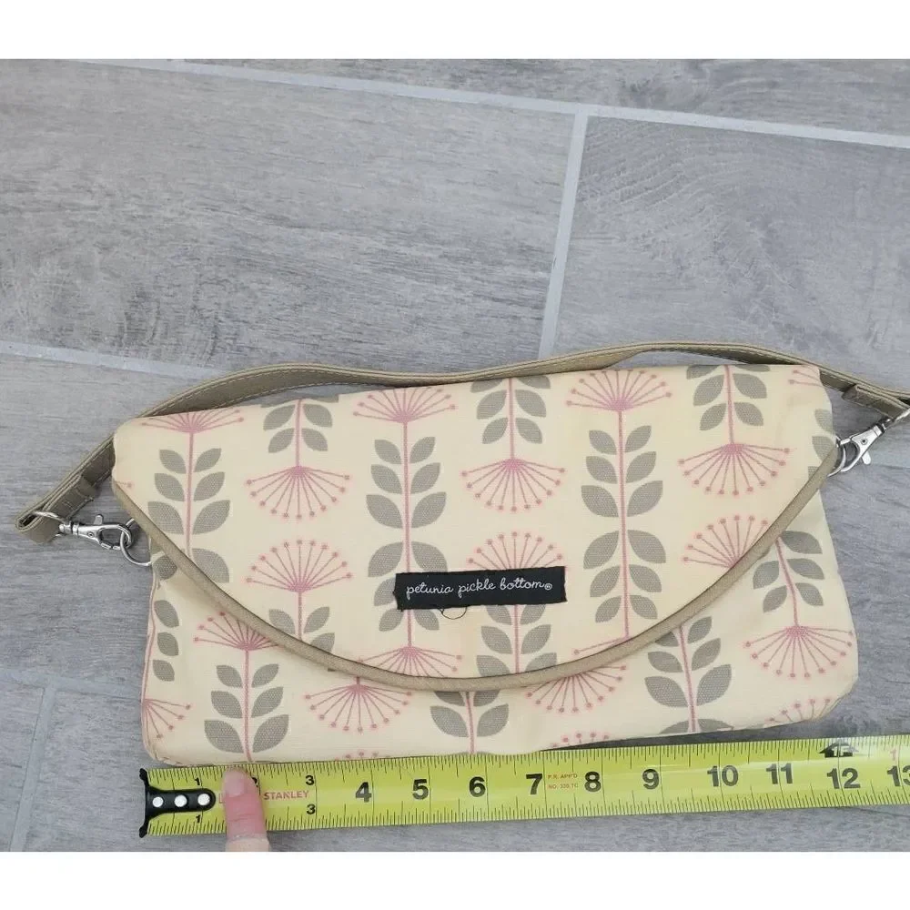 ‎Petunia Pickle Bottom Diaper Clutch